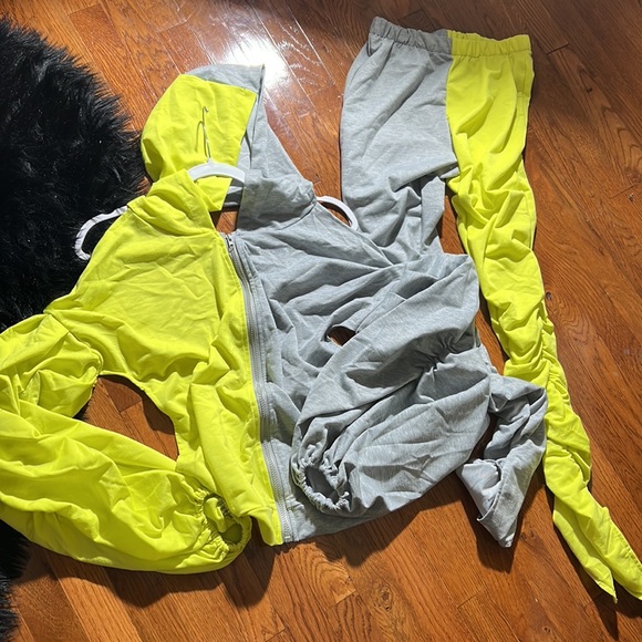 Stylish 2pc Outfit - Picture 10 of 10